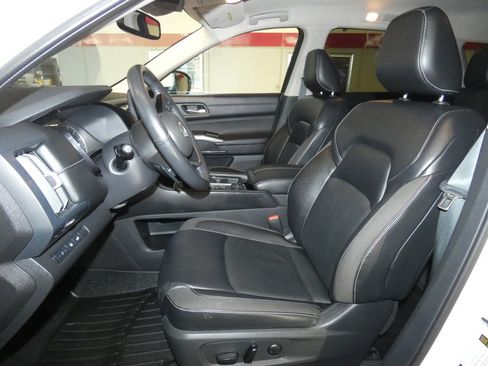 Used 2022 Nissan Pathfinder SL image 9