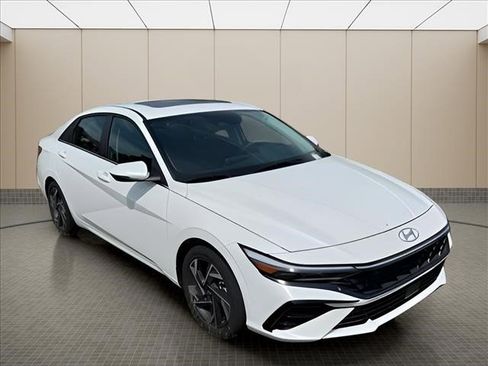Used 2025 Hyundai Elantra Limited FWD image 9