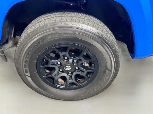 Used 2021 Toyota Tacoma SR5 RWD image 13