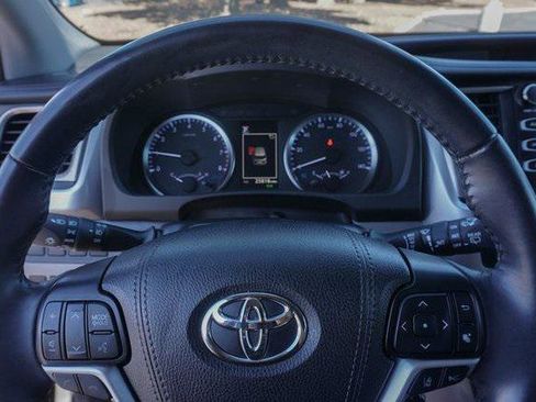 Certified 2019 Toyota Highlander Plus FWD image 17