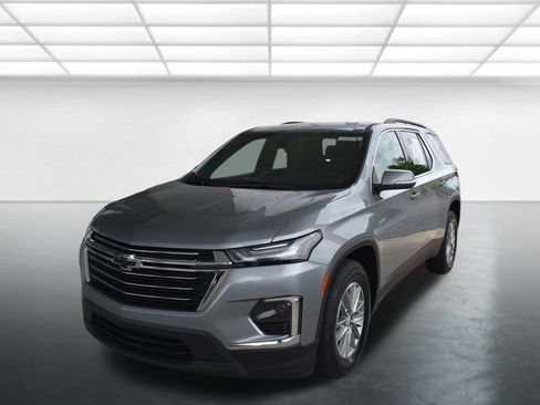 Used 2023 Chevrolet Traverse LT FWD image 6