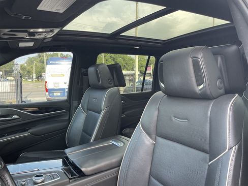 Used 2021 Cadillac Escalade ESV Sport w/ Driver Assist Tech Package AWD/4WD image 4