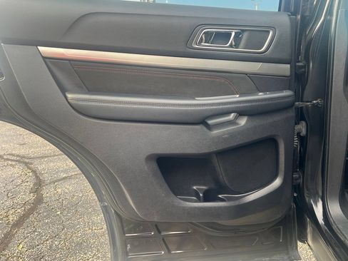 Used 2018 Ford Explorer XLT w/ Equipment Group 202A AWD/4WD image 28