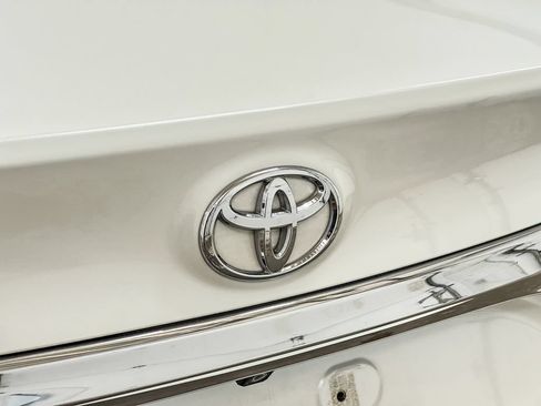 Used 2014 Toyota Avalon XLE Touring FWD image 17