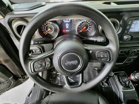 Used 2018 Jeep Wrangler Unlimited Sport AWD/4WD image 11