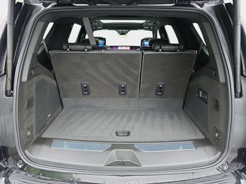 Used 2025 Cadillac Escalade Sport Platinum w/ LPO, ONYX Package AWD/4WD image 14