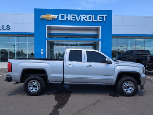 Used 2017 GMC Sierra 1500 SLE w/ Suspension Package, Off-Road AWD/4WD image 35
