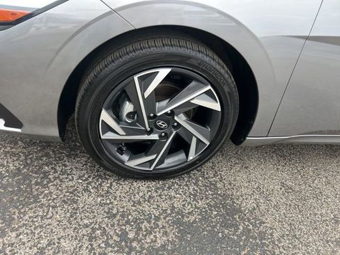 Used 2025 Hyundai Elantra SEL image 10