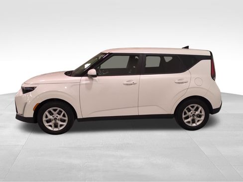 Certified 2023 Kia Soul S image 7