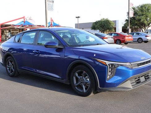 Used 2025 Kia K4 FWD image 9