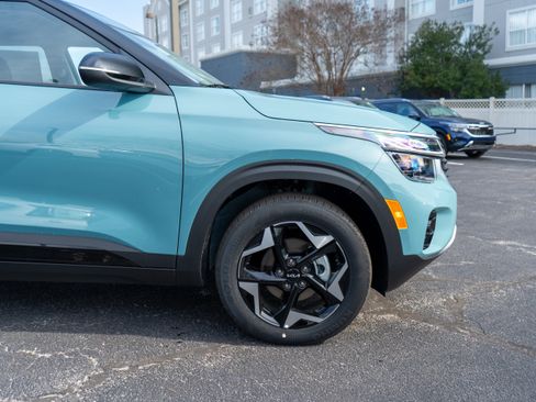 New 2026 Kia Seltos S FWD image 11