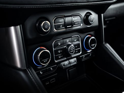 Used 2022 Chevrolet Tahoe Z71 w/ Luxury Package image 13