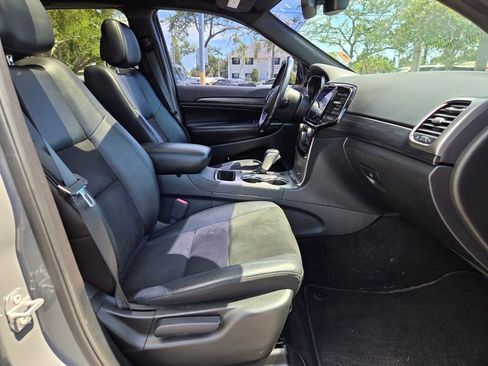 Used 2020 Jeep Grand Cherokee Altitude AWD/4WD image 17