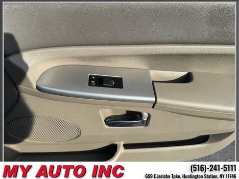 Used 2010 Jeep Grand Cherokee Laredo image 27