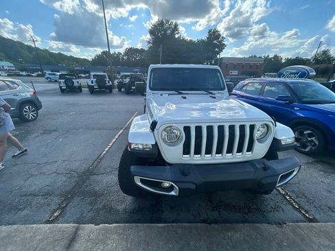 Used 2021 Jeep Gladiator Overland w/ Safety Group AWD/4WD image 1