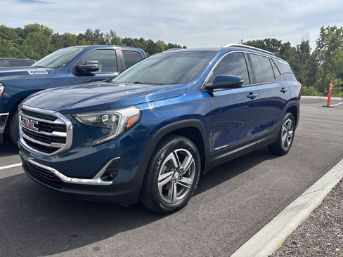 Used 2019 GMC Terrain SLT w/ Preferred Package AWD/4WD image 1