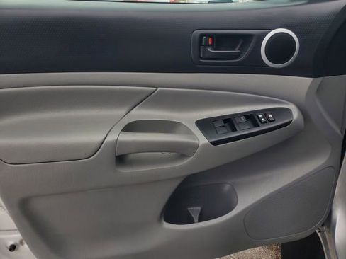 Used 2014 Toyota Tacoma PreRunner w/ SR5 Package image 7