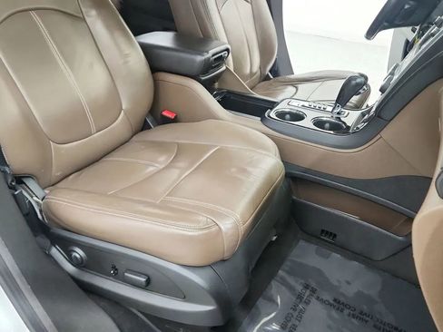 Used 2016 GMC Acadia SLT image 38