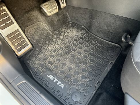 Certified 2025 Volkswagen Jetta Sport image 15