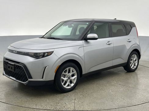 Used 2025 Kia Soul LX w/ LX Technology Package image 3