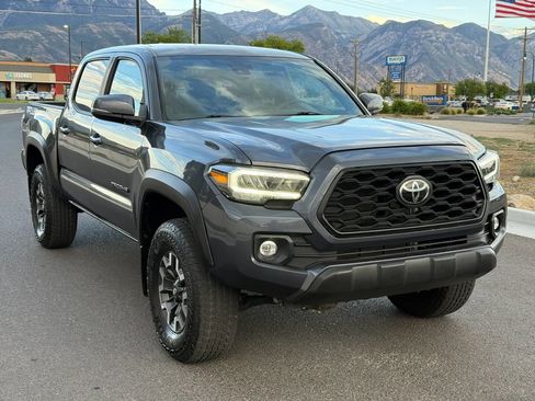 Used 2022 Toyota Tacoma TRD Off-Road w/ Technology Package AWD/4WD image 10
