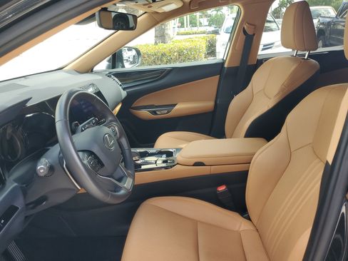 Used 2025 Lexus NX 250 FWD w/ Towing Package (2000 Lbs) image 17