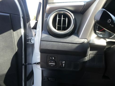 Used 2016 Toyota RAV4 LE image 15