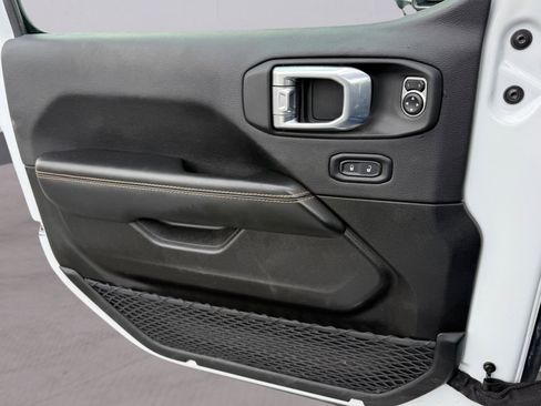 Used 2024 Jeep Wrangler Unlimited Sahara image 23