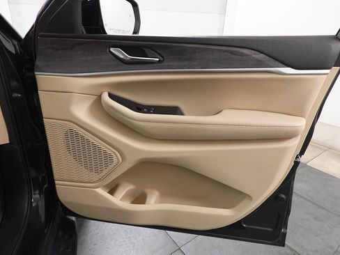 Used 2023 Jeep Grand Cherokee L Limited w/ Luxury Tech Group II image 34