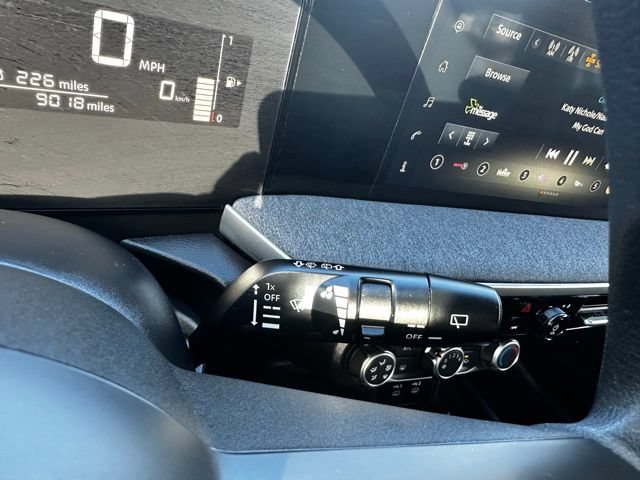 Certified 2025 Nissan Kicks SV FWD image 27