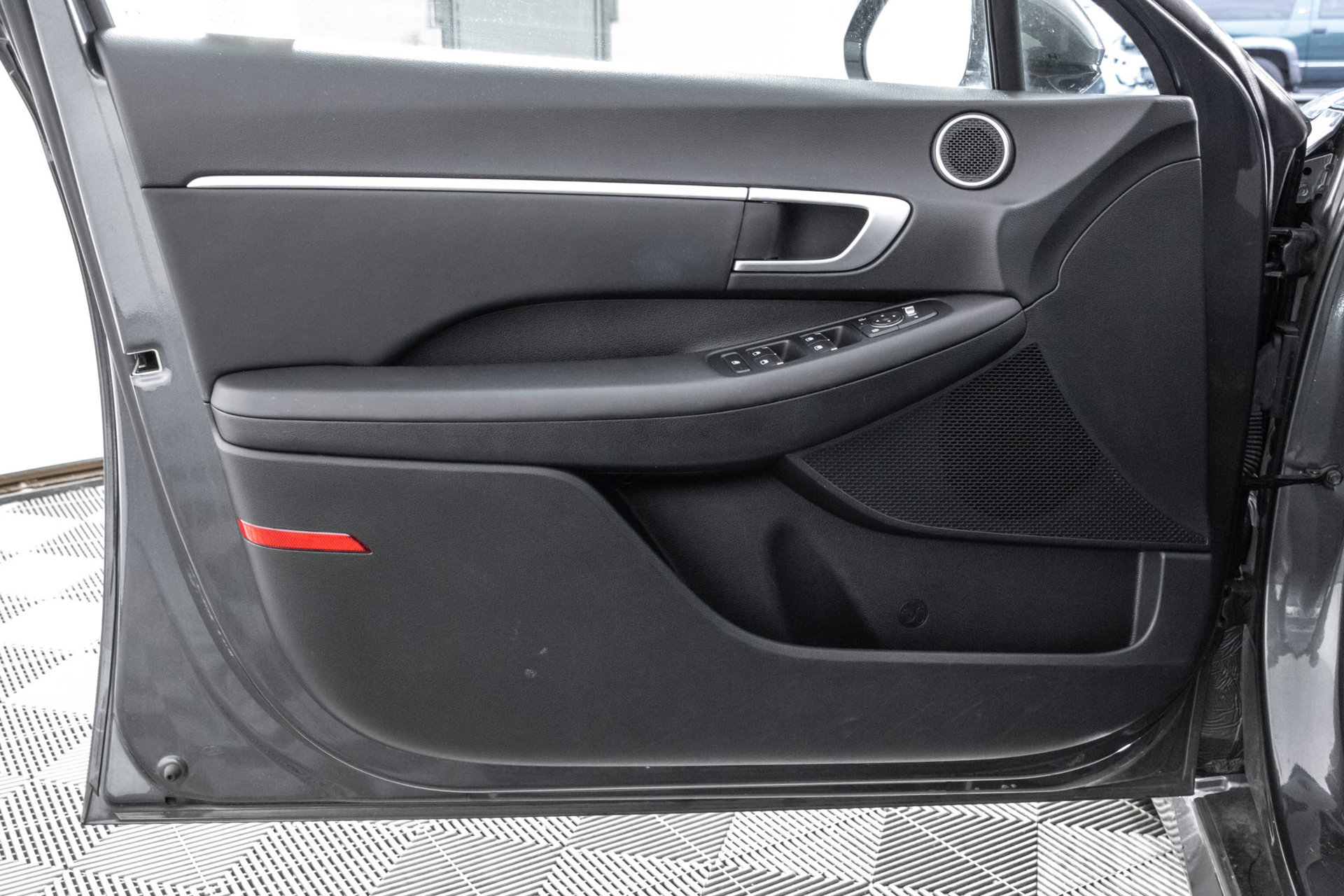 Used 2025 Hyundai Sonata SEL FWD image 33