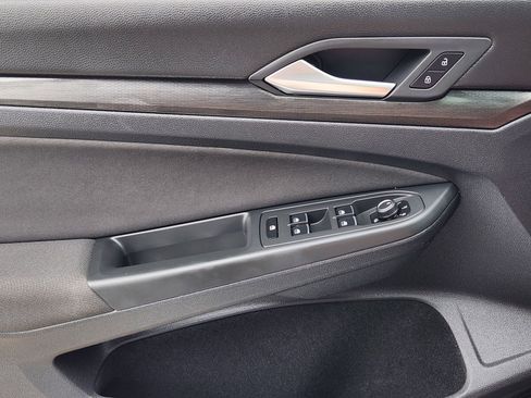 Used 2022 Volkswagen GTI SE image 26