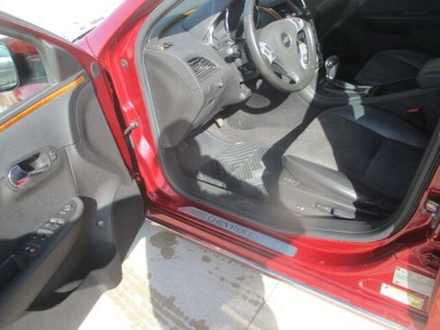 Used 2010 Chevrolet Malibu LT image 9