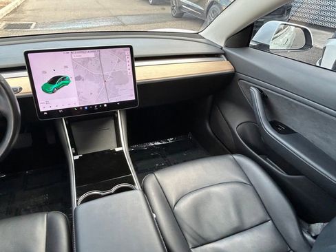 Used 2018 Tesla Model 3 image 11