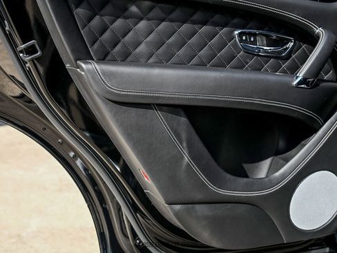 Used 2018 Bentley Bentayga image 50