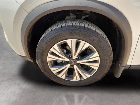 Used 2023 Nissan Rogue SV image 9