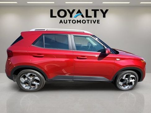 Used 2024 Hyundai Venue Limited FWD image 8