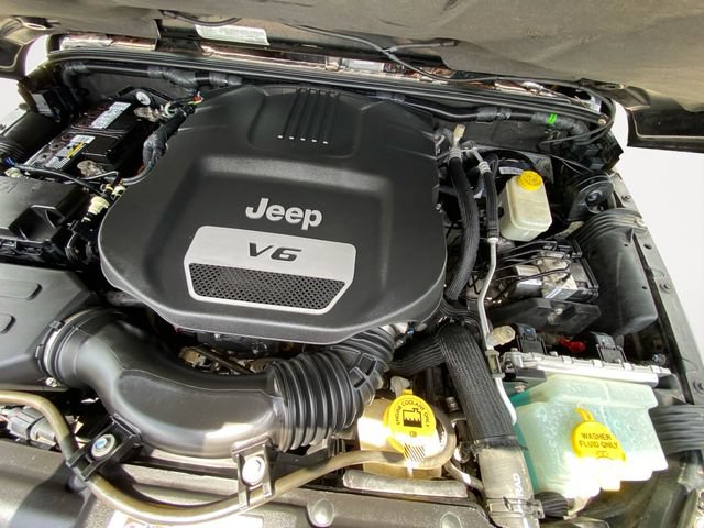 Used 2015 Jeep Wrangler Rubicon w/ Power Convenience Group AWD/4WD image 28