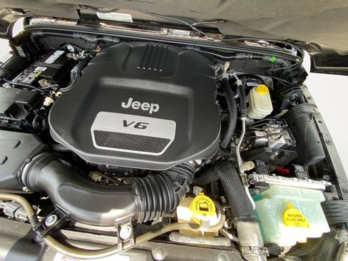 Used 2015 Jeep Wrangler Rubicon w/ Power Convenience Group AWD/4WD image 28