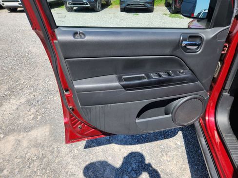 Used 2013 Jeep Compass Latitude image 16