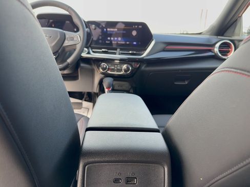 Used 2024 Chevrolet Trax RS w/ Driver Confidence Package image 28