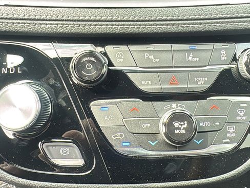 New 2026 Chrysler Pacifica Select FWD image 19