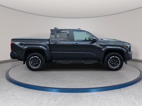Used 2024 Toyota Tacoma TRD Sport w/ TRD Sport Upgrade Package AWD/4WD image 4