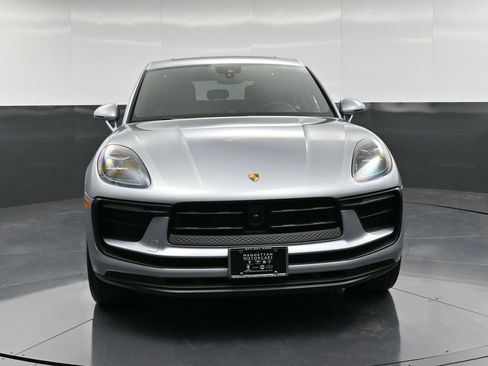 Certified 2025 Porsche Macan image 11