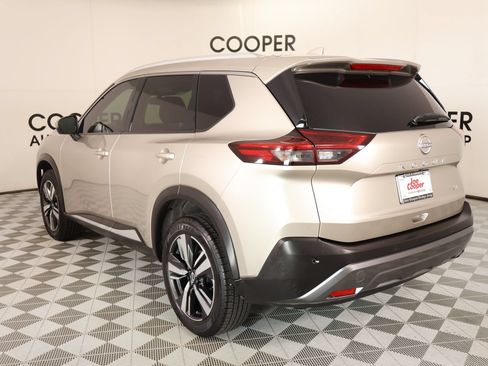 Used 2023 Nissan Rogue SL FWD image 23