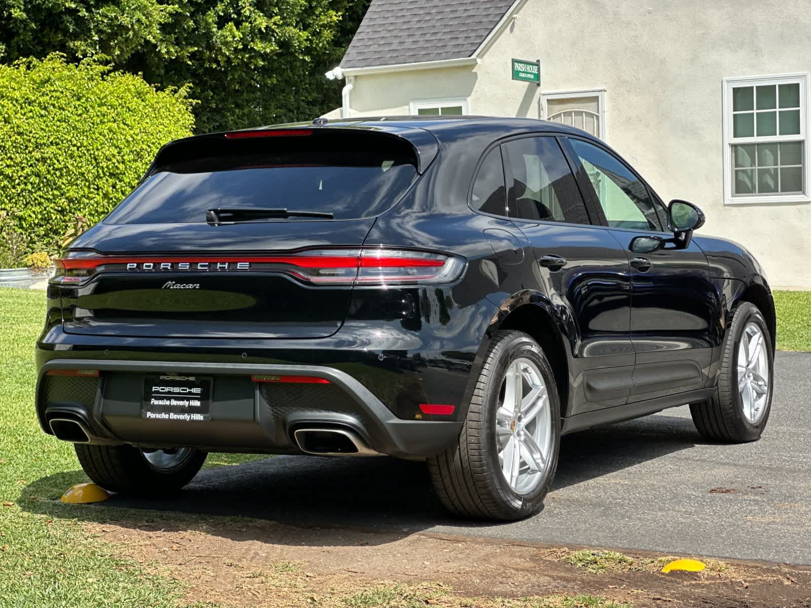 Certified 2024 Porsche Macan AWD/4WD image 8