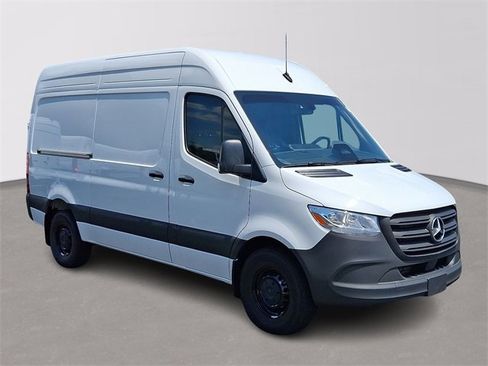 Used 2025 Mercedes-Benz Sprinter 2500 image 3