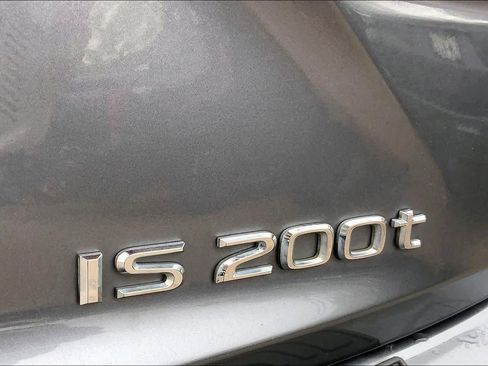 Used 2017 Lexus IS 200t F Sport image 9