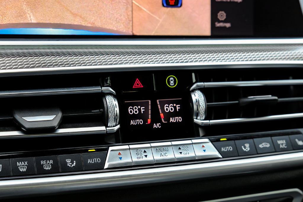 Used 2020 BMW X6 M50i w/ Premium Package AWD/4WD image 29