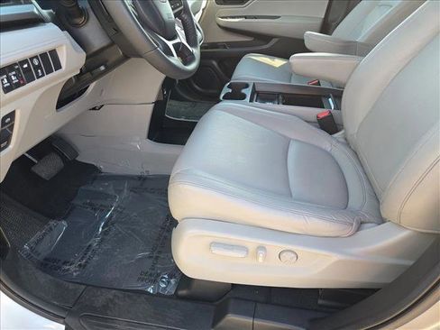 Used 2024 Honda Odyssey EX-L image 16